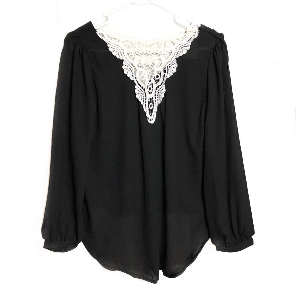 Blooming Jelly Top Blouse Black White Lace V-Neck Oversized Long Sleeves Medium